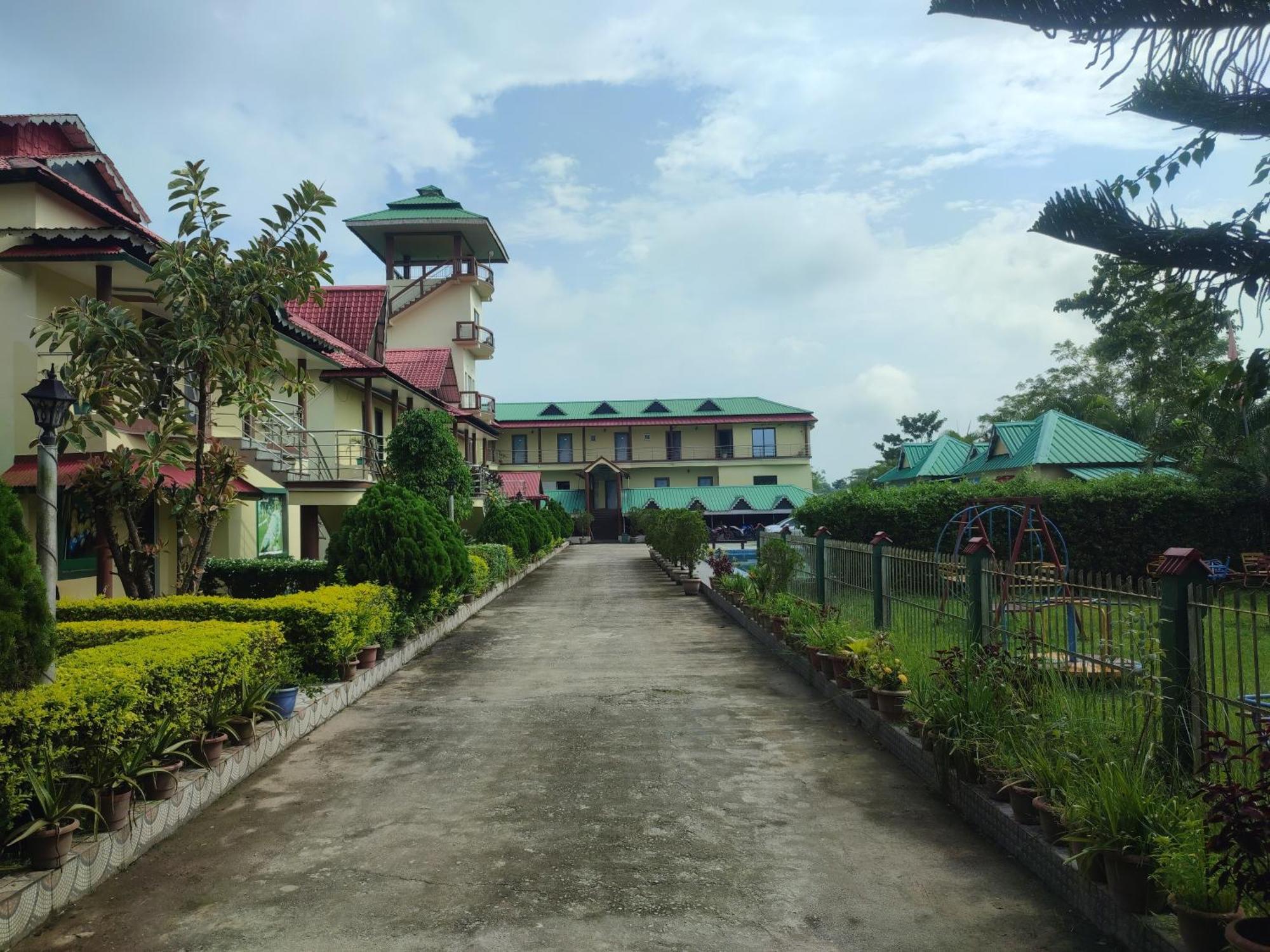 Maa Greenary View - A Holiday Resort Alipur Duar Экстерьер фото