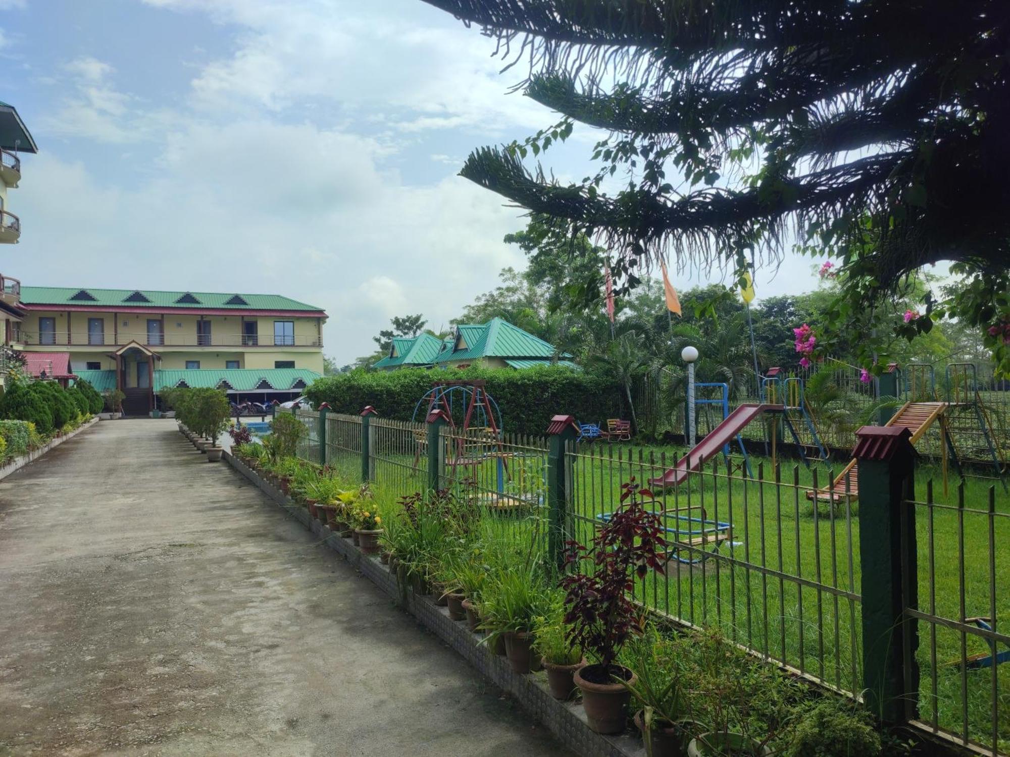 Maa Greenary View - A Holiday Resort Alipur Duar Экстерьер фото