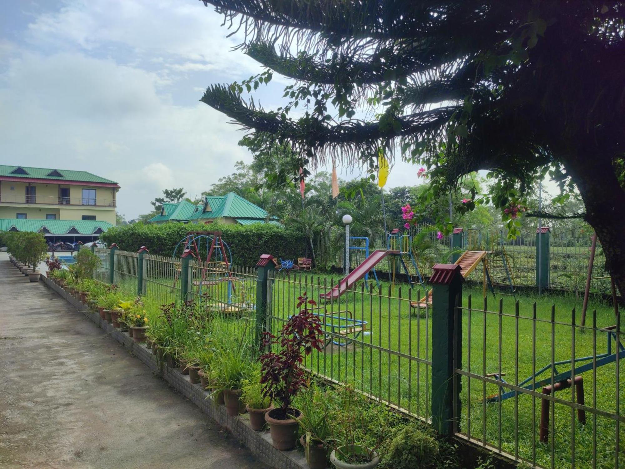 Maa Greenary View - A Holiday Resort Alipur Duar Экстерьер фото