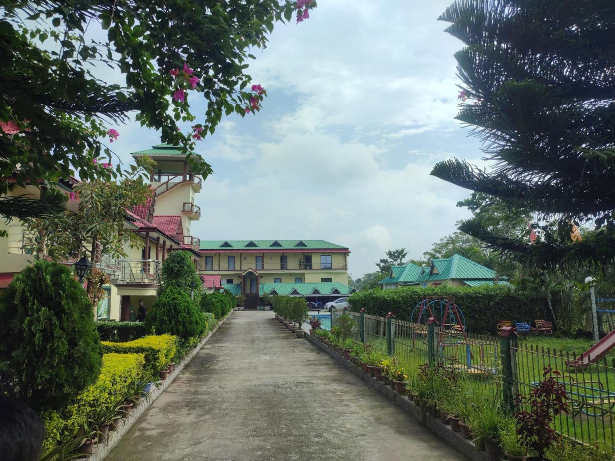Maa Greenary View - A Holiday Resort Alipur Duar Экстерьер фото